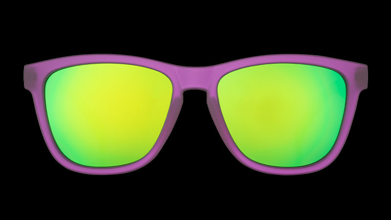 Vooraanzicht van een vierkante paarse zonnebril met gepolariseerde groene reflecterende glazen.